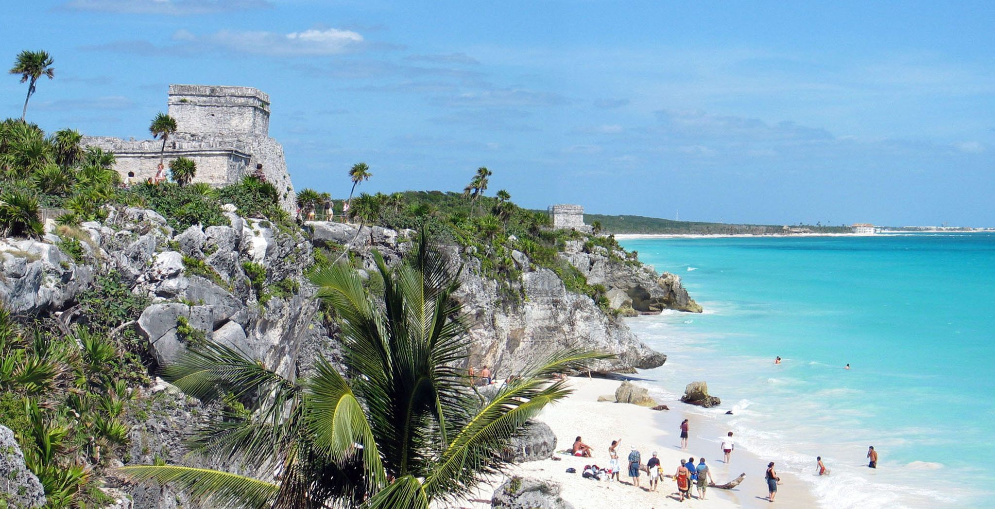 Maya-Ruine über dem Meer in Tulum: Discover Airlines will ab dem 12. Dezember 2024 wöchentliche zwei Direktflüge von Frankfurt am Main an die Karibikküste der mexikanischen Yucatán-Halbinsel anbieten. (zu dpa: «Ferienflieger Discover fliegt zu neuem Mexiko-Airport Tulum»)