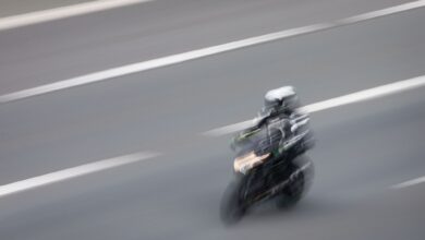 Ohne Tempolimit: Motorradfahrer, die auf solchen Autobahnabschnitten unterwegs sind, sollten spätestens vor dem Überholen ihre Geschwindigkeit etwas drosseln.