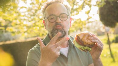 Gründliches Kauen: Ein kleiner Aufwand mit großer Wirkung für die Zahngesundheit und den intensiveren Genuss von Speisen.