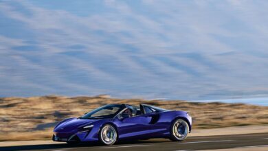 Erleben Sie mit dem McLaren Artura Spider offenen Fahrspaß und gesteigerte Leistung.