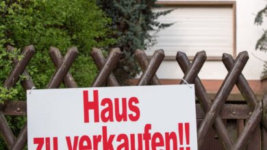 Wer einen Altbau erwerben möchte, sollte auf Nummer sicher gehen: VPB gibt den Tipp, vom Verkäufer alle relevanten Dokumente wie Baupläne und Genehmigungen einzuholen.