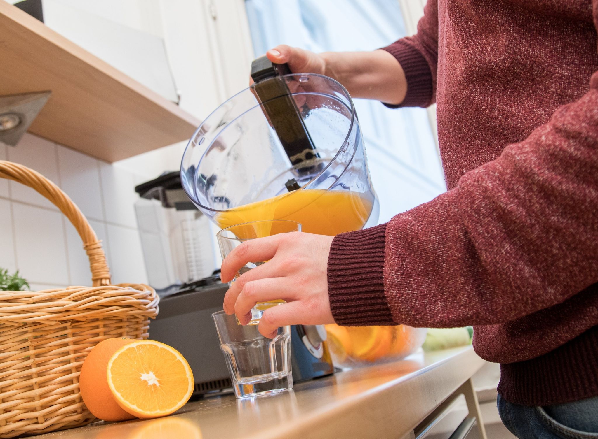 Für eine bessere Aufnahme von Eisen nimmt man Eisentabletten besser mit Orangensaft ein.