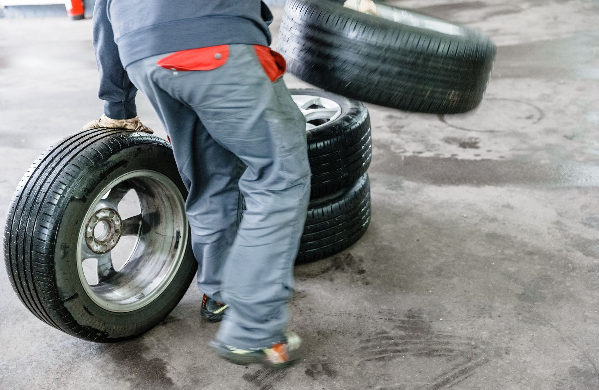 Faustregeln können nur ein grober Anhaltspunkt sein. Für den richtigen Zeitpunkt zum Reifenwechsel sollten Autofahrer besser den langfristigen Wettertrend im Auge behalten.