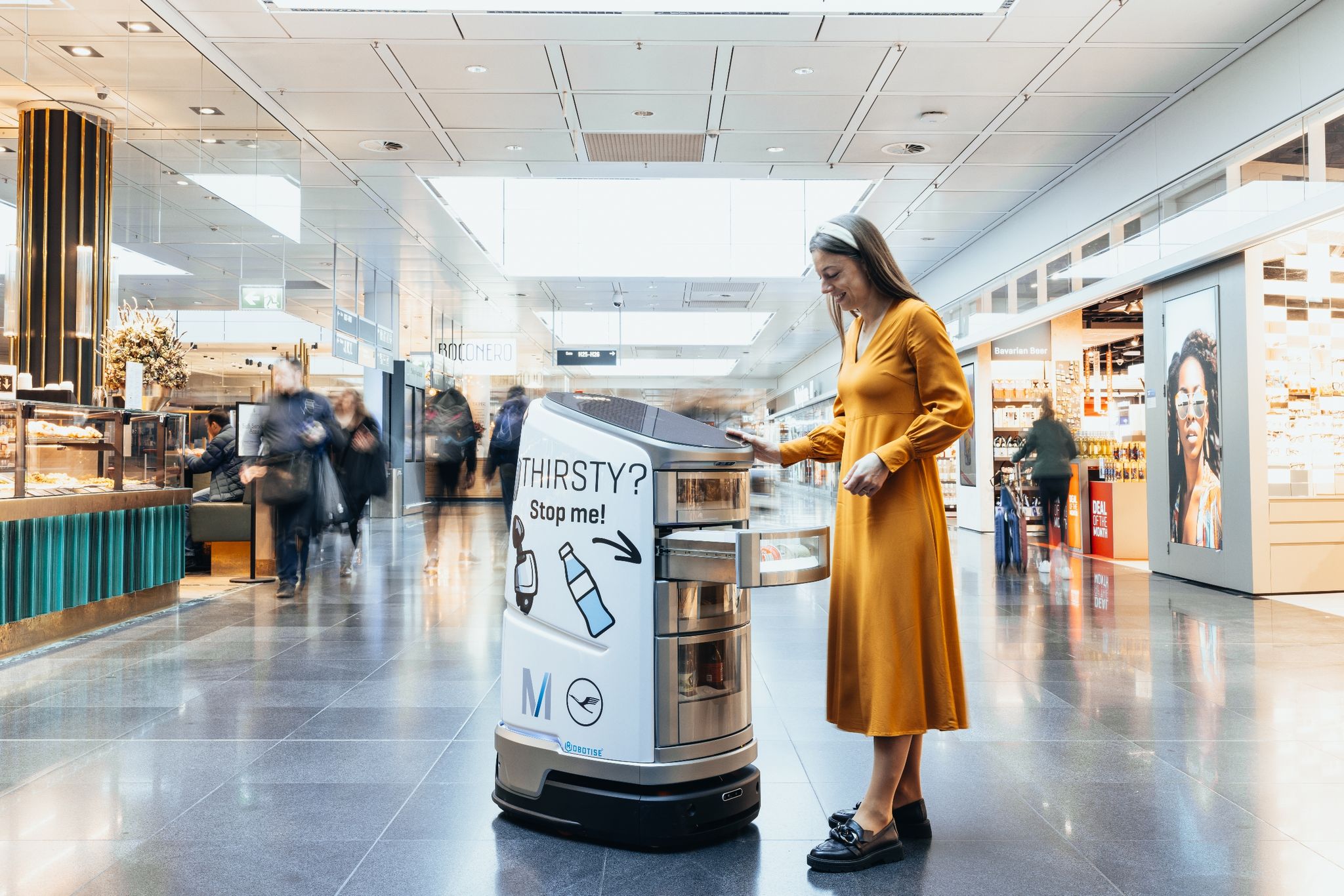 Revolution am Gate: Der autonome Snackbot «Jeeves» erobert den Flughafen München