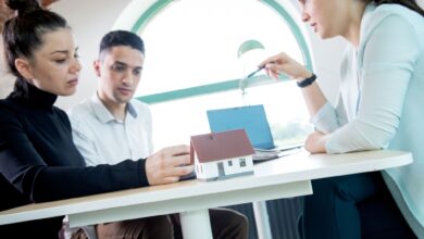 Wer seine eigenen vier Wände von einem Fachunternehmen energetisch sanieren lässt, kann die anfallenden Kosten von der Steuer absetzen. Dafür braucht es entsprechende Bescheinigungen.