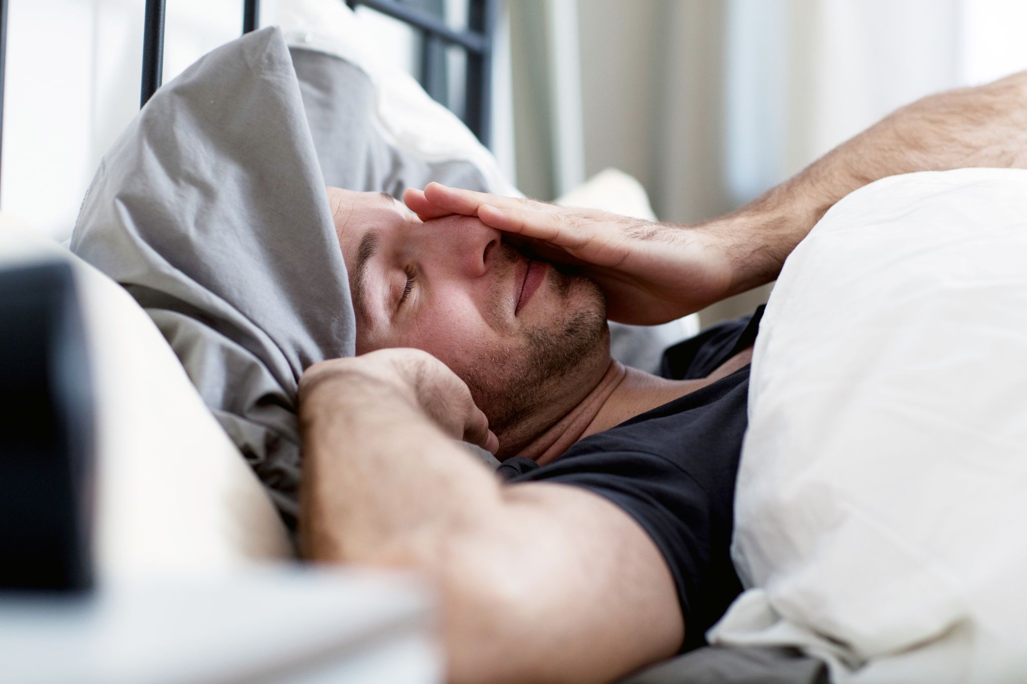 Es ist zwar hell, gut aus dem Bett kommt man aber nicht: Einige Menschen fühlen in diesen Tagen Frühjahrsmüdigkeit.