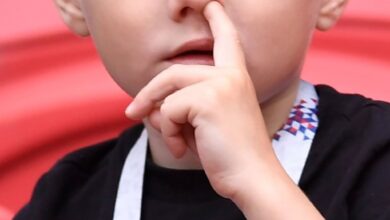 Vorsicht mit dem Finger: Beim Popeln kann die empfindliche Haut in der Nase verletzt werden.