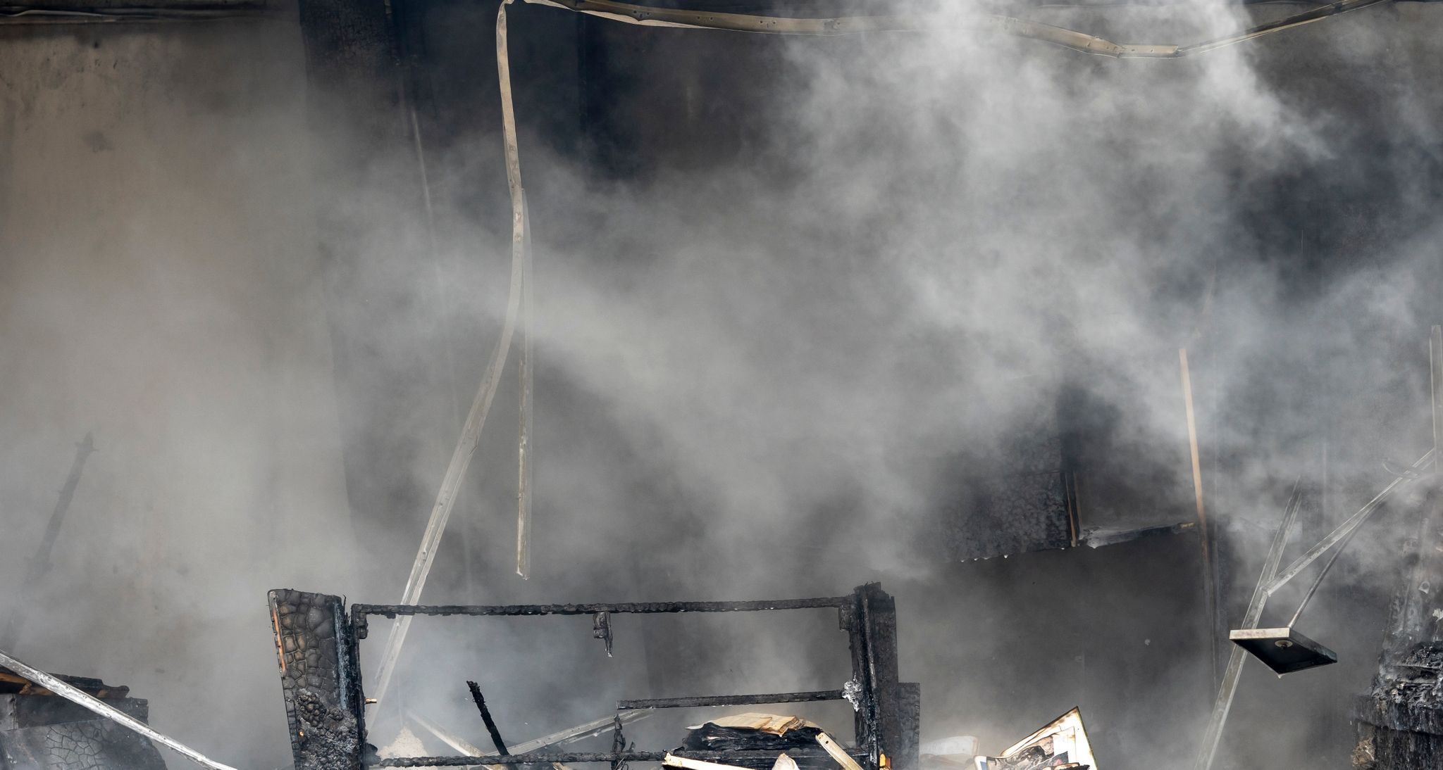 Zerstörte Einrichtung, kaputtes Inventar: Wenn Flammen in einem Mietshaus wüten, können Vermieterinnen und Vermieter die Kosten für die anschließende Wiederherstellung als Werbungskosten geltend machen.