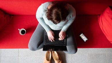 Digitale Gesundheitsanwendungen können eine Unterstützung bieten, um die Wartezeit auf einen Therapieplatz zu überbrücken.