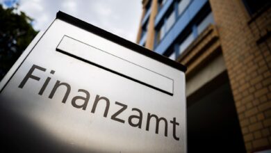 Am besten schriftlich: Wer eine Selbstanzeige beim Finanzamt stellen möchte, sollte das zum Beispiel per Brief oder Mail machen.