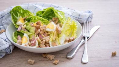 Brot sollte kein Entenfutter sein, sondern landet besser in einem Salat als Croutons. Diese verleihen eine geschmackvolle Note.