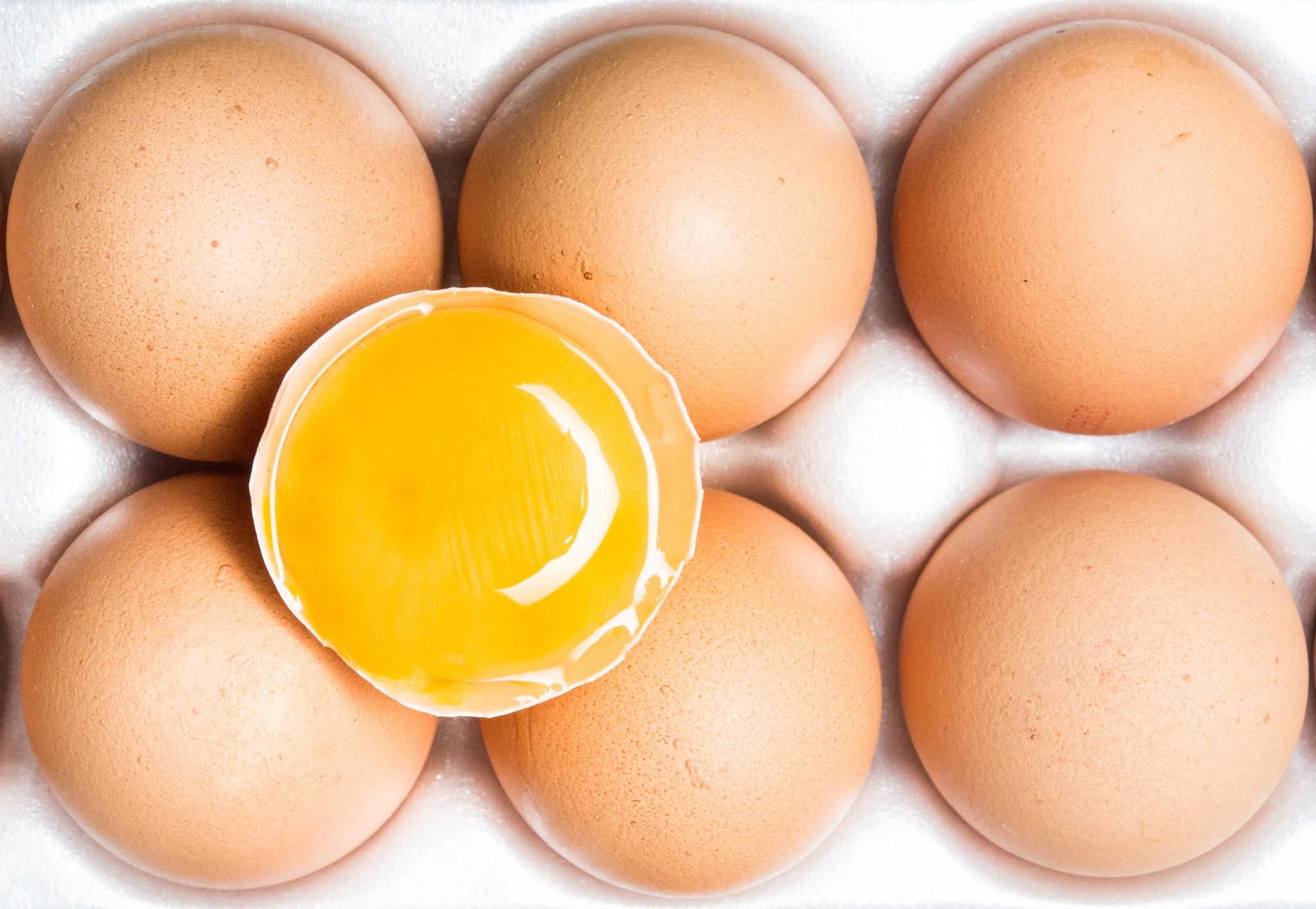 Fünf Eier-Marken erfüllten die «Öko-Test»-Kriterien am besten und erreichten das Prädikat «sehr gut». (zu dpa: «Eier im Öko-Test: 5 mal Bestnote, sonst Abzüge beim Tierwohl»)