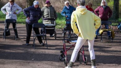 Kein Leistungsport: Yoga-Trainerin Kathrin Fritzsche will die Teilnehmerinnen und Teilnehmer zu Bewegung motivieren und für bewusste Körperhaltung sensibilisieren.