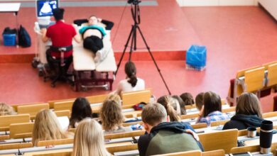 Wer ein Medizinstudium im Ausland in Betracht zieht, sollte Angebote und Kosten - auch für die Lebenshaltung vor Ort - genau vergleichen.