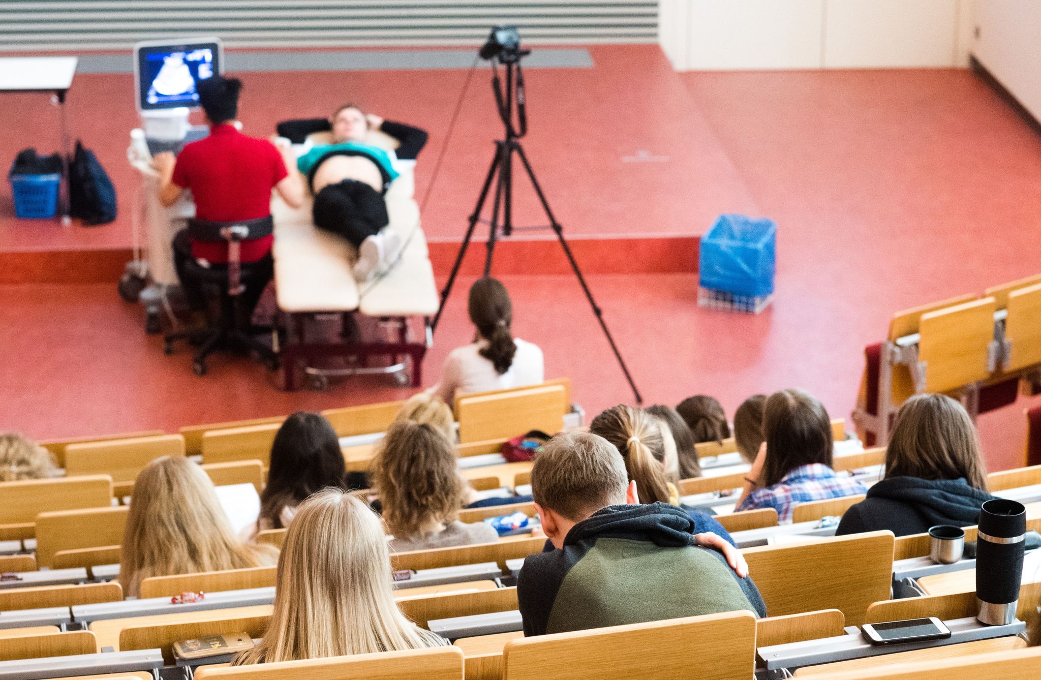 Wer ein Medizinstudium im Ausland in Betracht zieht, sollte Angebote und Kosten - auch für die Lebenshaltung vor Ort - genau vergleichen.
