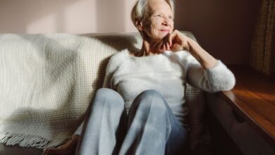 Viele ältere Menschen sind von Schlafstörungen betroffen. In den Tagen rund um die Zeitumstellung ist es für sie sinnvoll, ihre Schlafhygiene in den Blick zu nehmen.