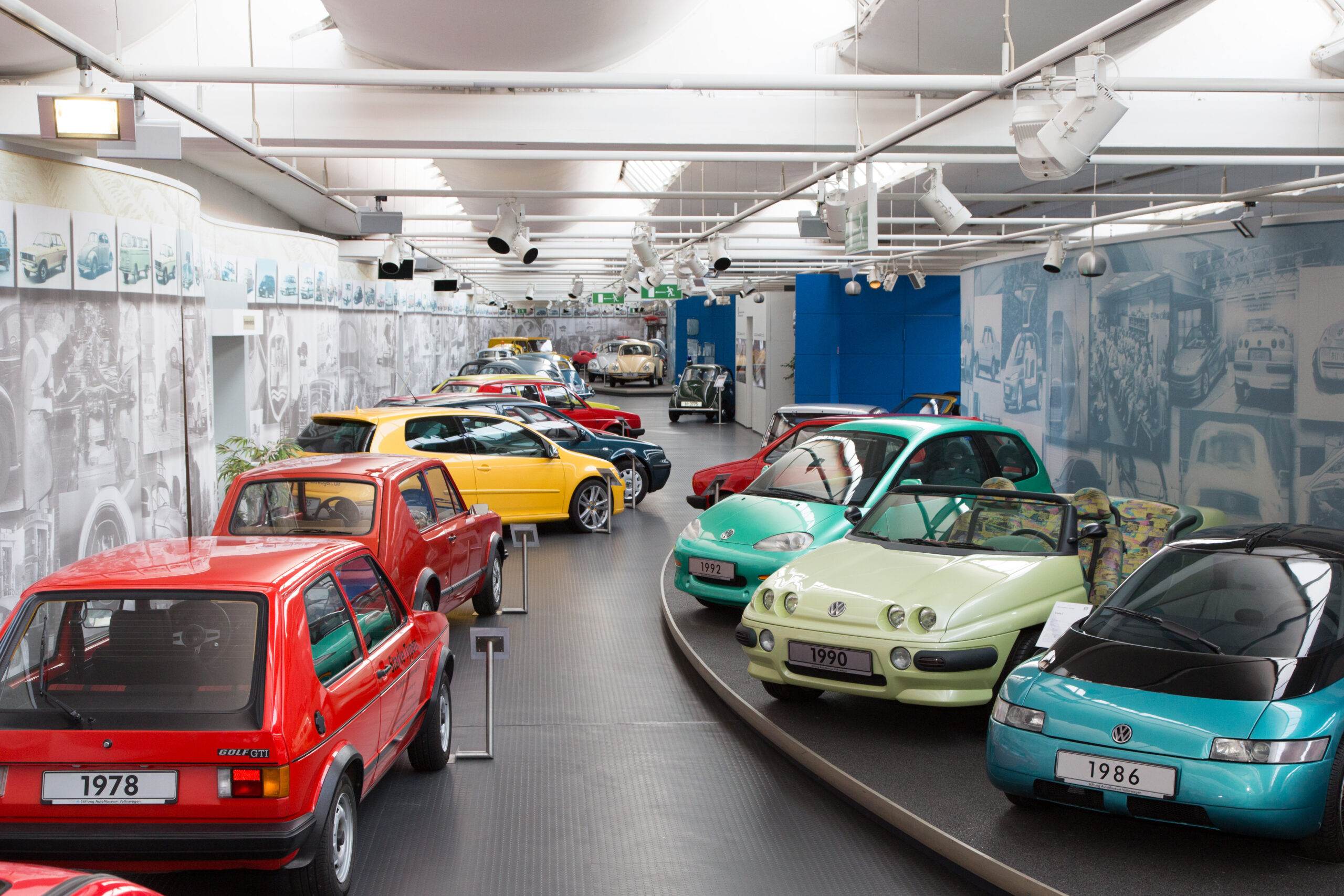 Blick in die Jubiläumsausstellung zu 50 Jahre VW-Golf. Bild: AutoMuseum Wolfsburg