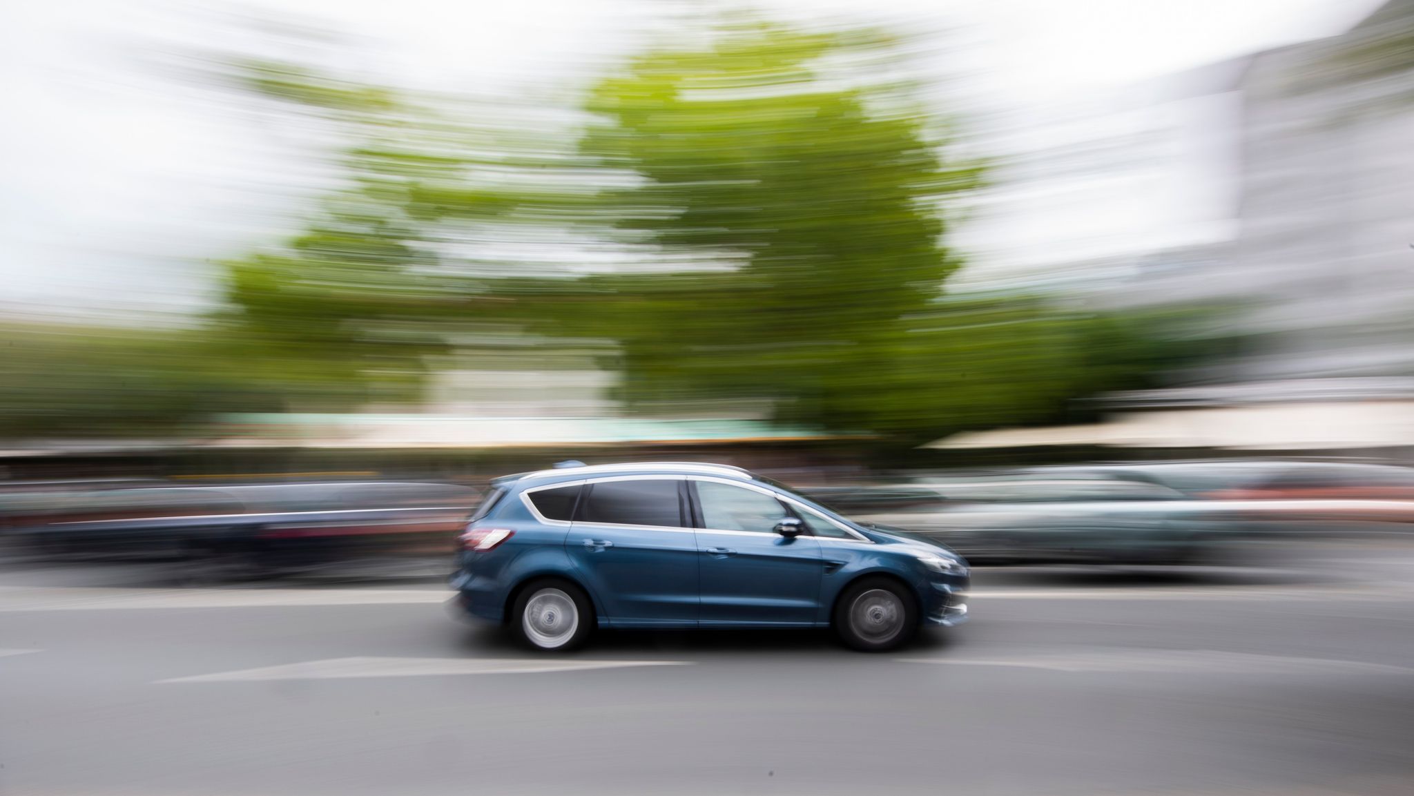 Die monatlichen Kosten für ein Auto-Abo richten sich unter anderem nach dem gewählten Modell, der Laufzeit und den voraussichtlichen Fahrkilometern.