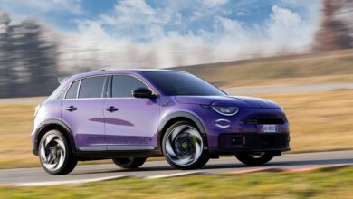 Abarth spendiert dem Fiat 600e mit 176 kW/240 PS einen deutlich stärkeren Antrieb.