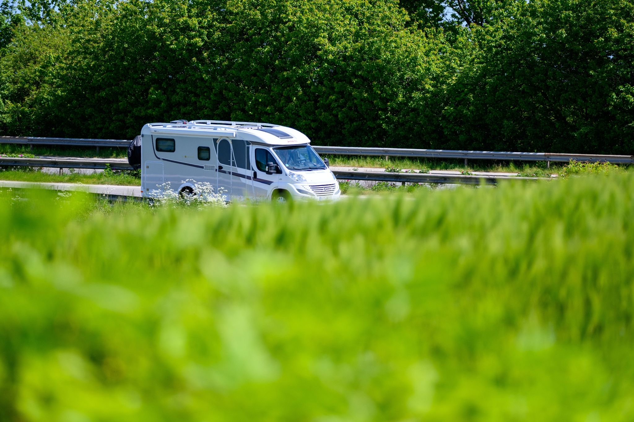 Raus ins Grüne: Vor der ersten Tour braucht das Wohnmobil einen gründlichen Check-up.