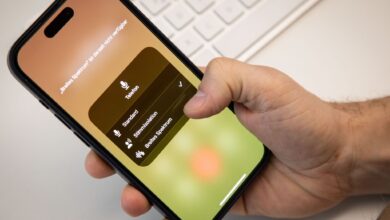 Hintergrund leise, Stimme deutlich: Das soll die Stimmisolation bei Anrufen mit dem iPhone erreichen. Man findet sie während des Anrufs im Kontrollzentrum.