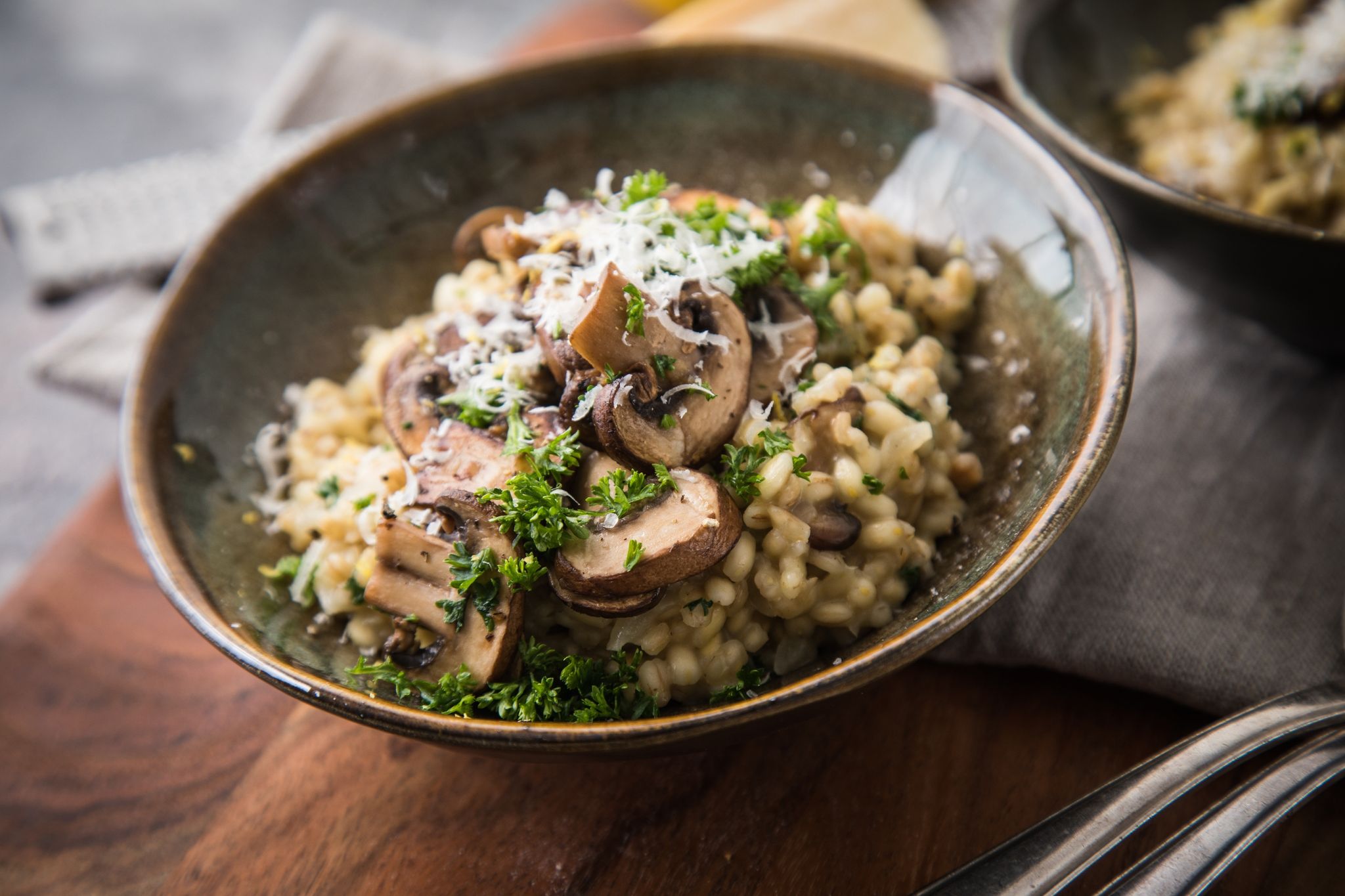 Champignons, Parmesan, Petersilie: Diese Zutaten machen das Graupen-Risotto herrlich aromatisch.