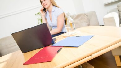 Wer eine neue Stelle sucht und bei einer anderen Firma anfangen will, kann sein berufliches Netzwerk anzapfen.