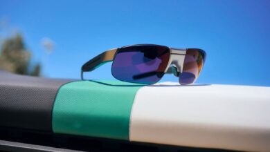 Oh, eine Sonnenbrille? Ja, auch - aber die BMW Motorrad ConnectedRide bietet auch ein integriertes Head-up-Display.