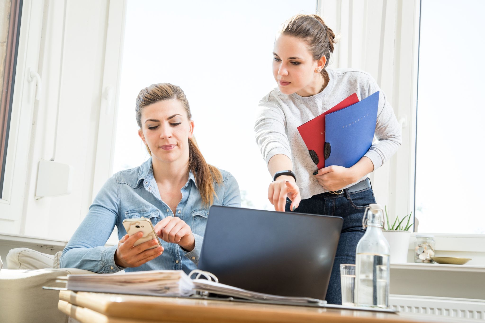 Sich durch eine Reihe an Fragen geklickt und schon steht fest: Sie sollten Anwältin werden? So eindeutig sind Interessenstests im Internet meist nicht.