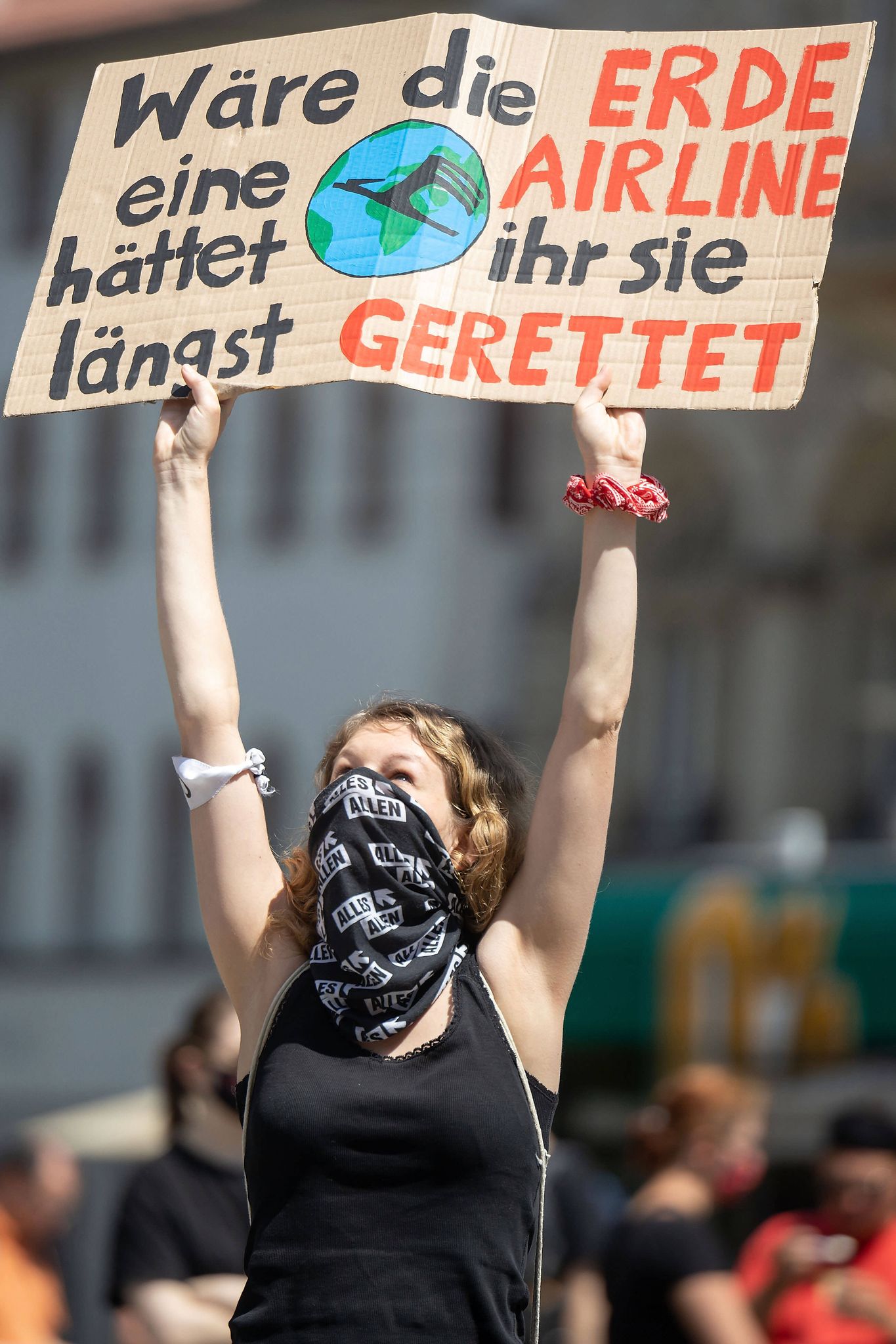 Gemeinsam mit anderen aktiv werden: Das kann helfen, einen Umgang mit der eigenen Klimaangst zu finden und etwas gegen den Wandel zu tun.