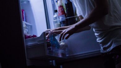 Eine Essstörung ist nicht einfach eine Phase, die von allein vorübergeht. Man sollte entsprechende Beobachtungen ernst nehmen und Betroffene zu einer Therapie ermutigen.