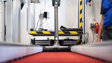 Alles in geregelten Bahnen: Der Prüfstand für Staubsauger in einem Untersuchungslabor, das für die Stiftung Warentest arbeitet.