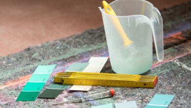 Grün, grün, grün sind alle meine Wände? Wer sich das wünscht, findet Wandfarben in unterschiedlichen Nuancen. Doch nicht alle kommen ohne kritische Inhaltsstoffe aus.