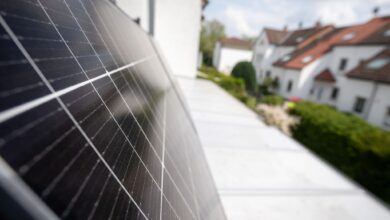 Durch das Solarpaket vereinfacht die Bundesregierung zukünftig die Installation von Steckersolargeräten für Verbraucherinnen und Verbraucher.