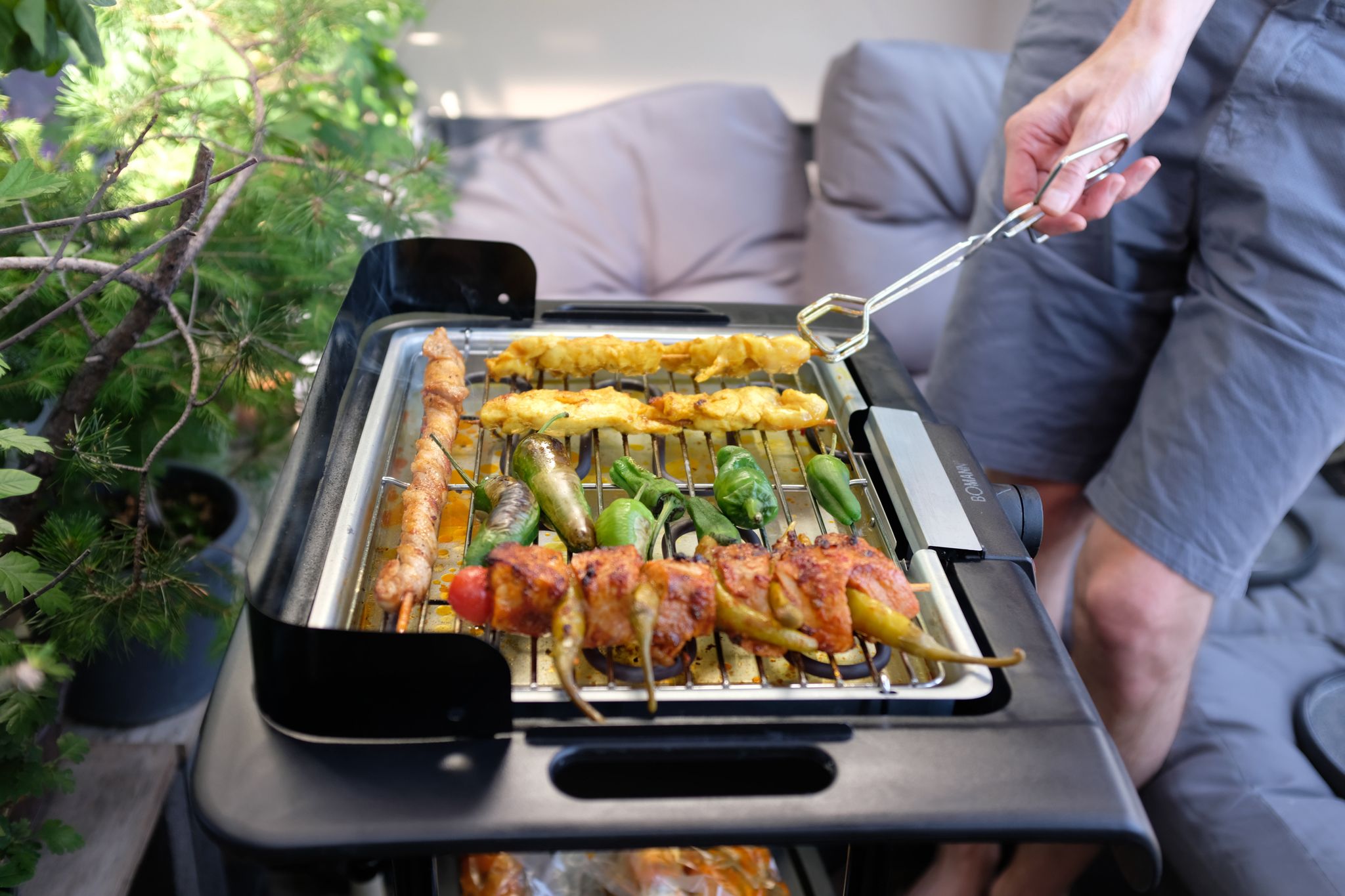 Grillen auf dem Balkon ist schön, birgt aber auch Risiken.
