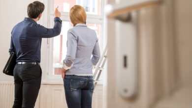 Kann man von außen in die Wohnung gucken? Auch diese Frage kann eine Rolle spielen, wenn man das passende neue Zuhause sucht.