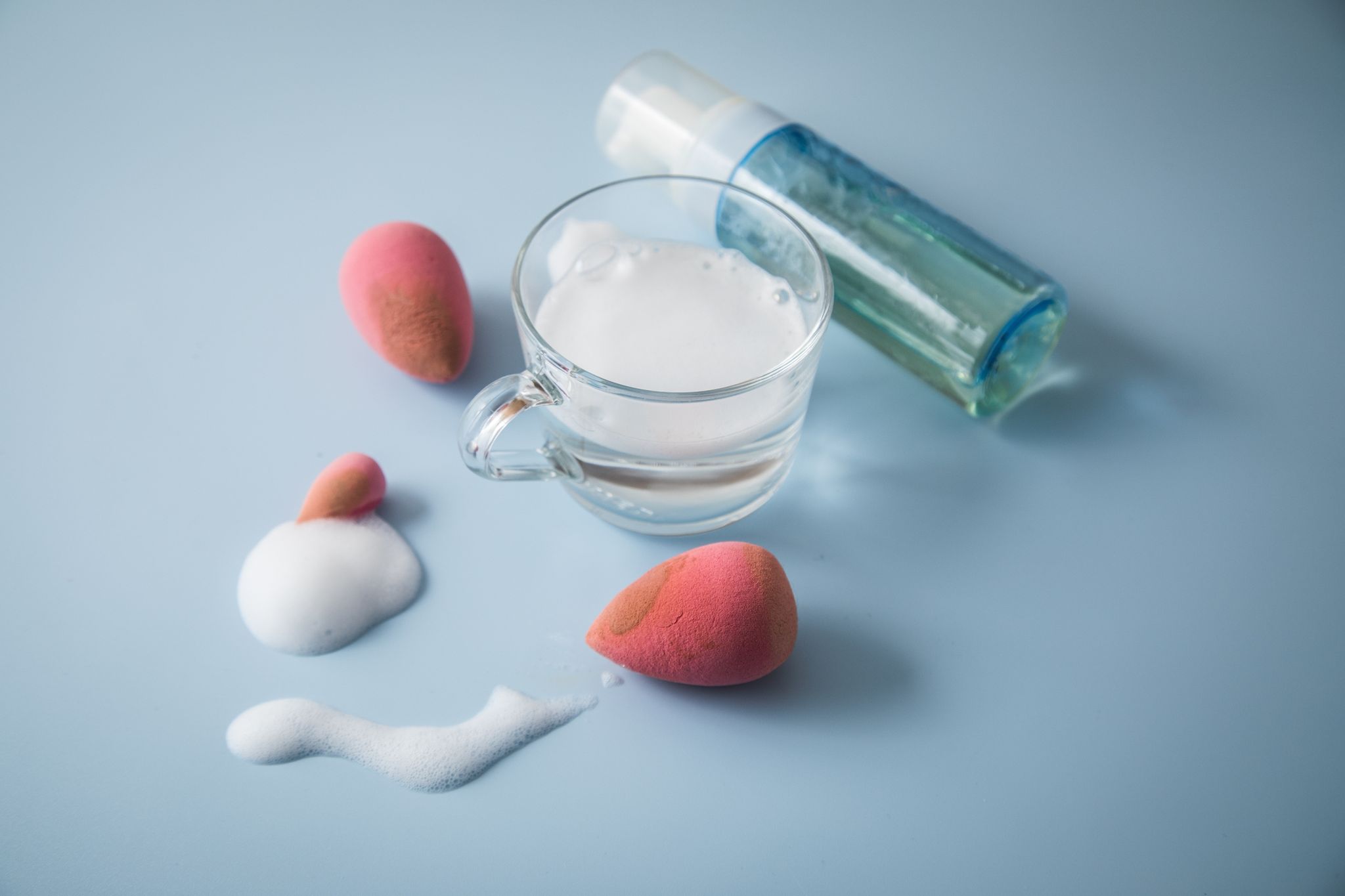 Beauty-Blender werden schnell schmutzig - kann die Mikrowelle bei der Reinigung helfen?
