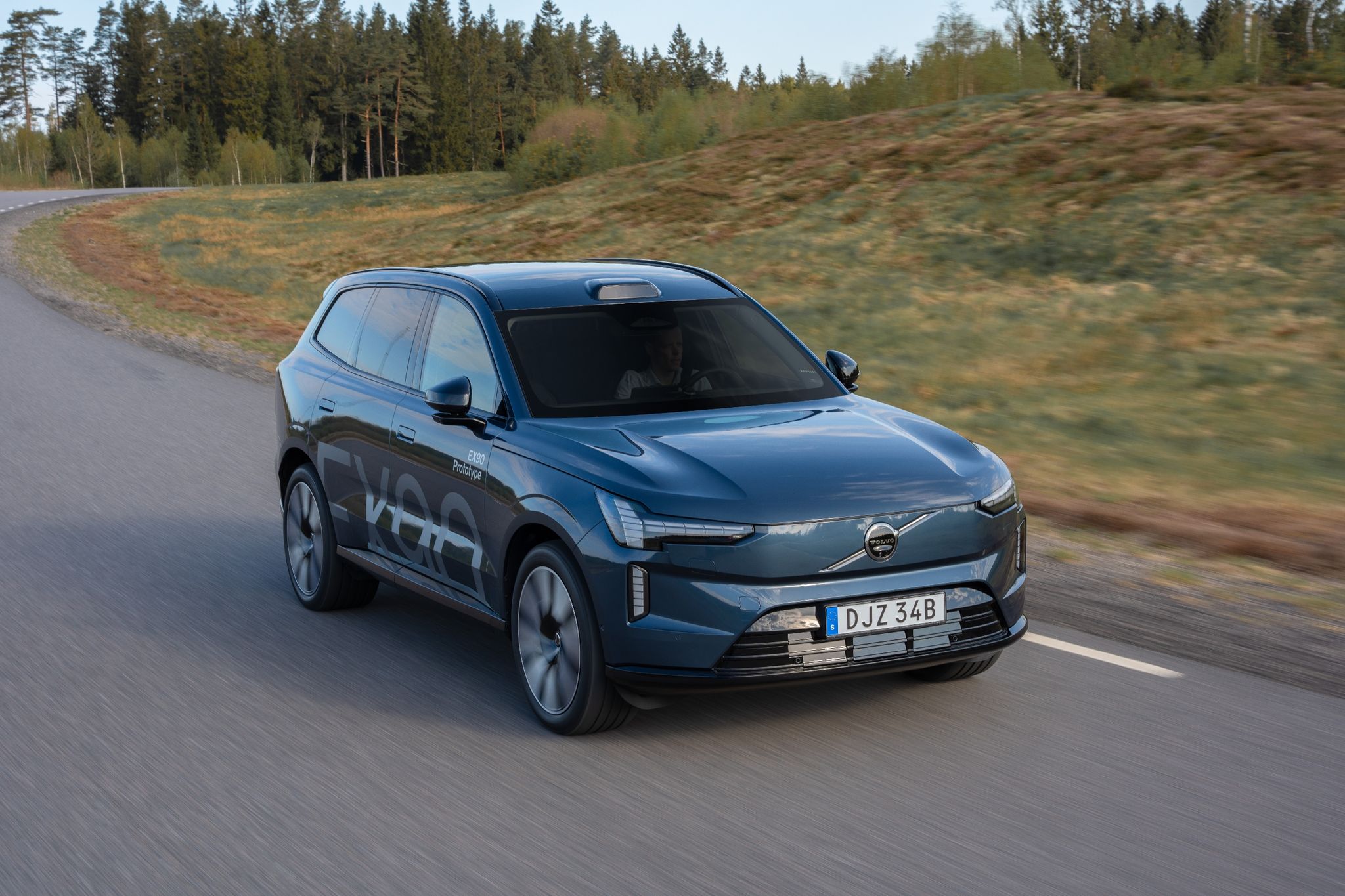Volvo erweitert sein Angebot um den elektrischen Geländewagen EX90.