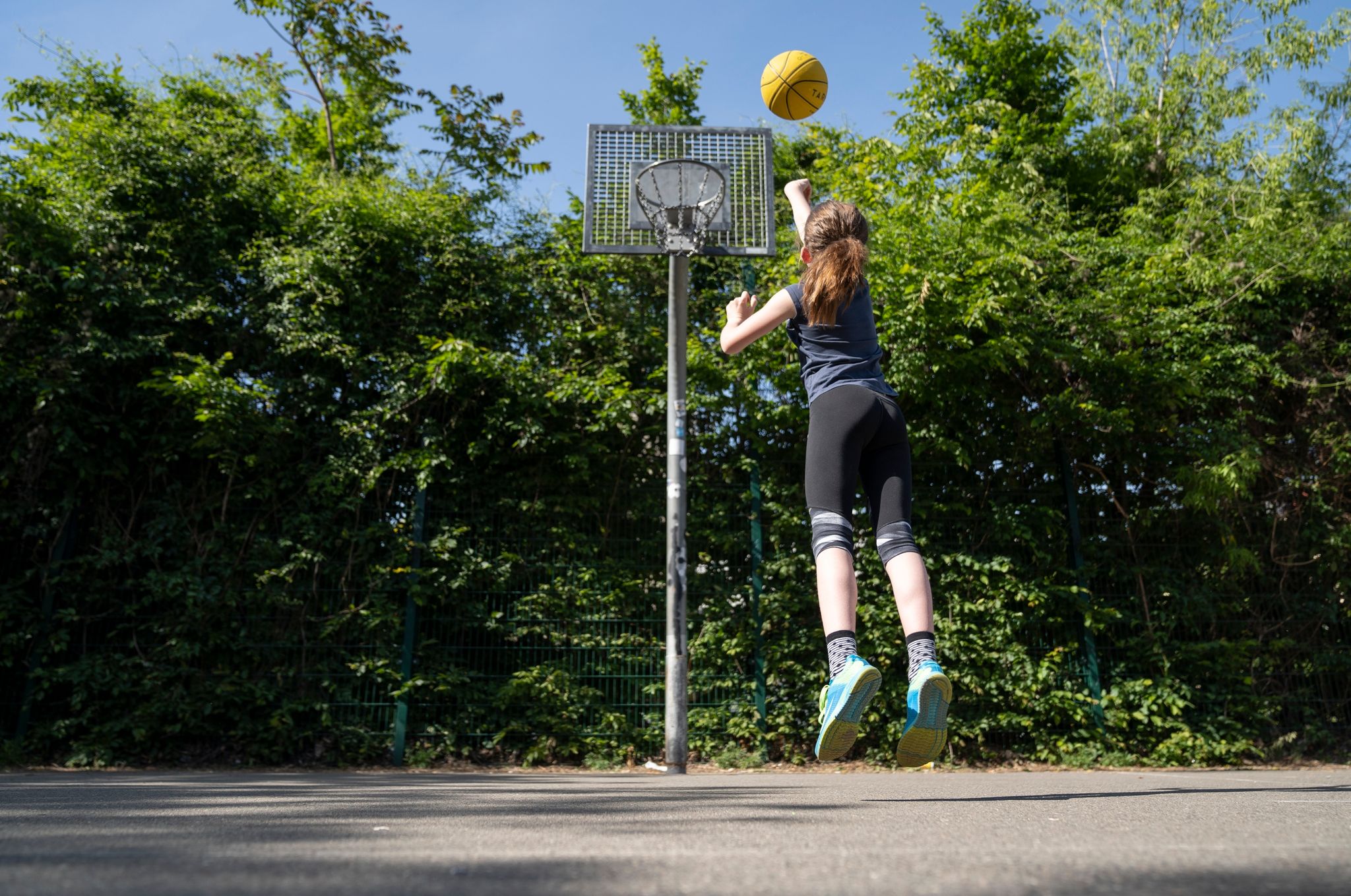 Ein analoger Lebensstil mit wenig Bildschirmzeit, viel Sport und Bewegung ist vorteilhaft für Kinder und Jugendliche mit ADHS.