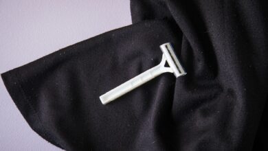 Schnelle Hilfe bei Pilling: Kann ein Rasierer gegen Fusseln und Knötchen auf der Kleidung helfen?