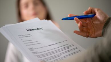 Unnötiger Papierkram? Ein Arbeitsvertrag kann auch ausschließlich digital vorliegen.