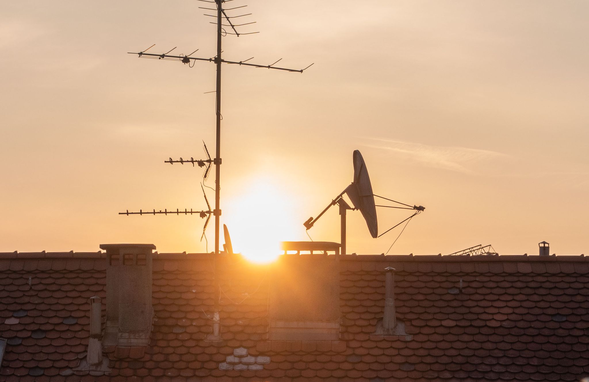 Wiederholung vom 07.03.2024 - Einmalige Anschaffung? Wer den Fernsehempfang auf Satellit umstellt, bekommt auch nicht alle Sender kostenfrei in Top-Qualität zu sehen.