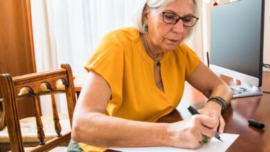 Wer sein eigenes Testament aufsetzen möchte, sollte sich eines nehmen: Zeit.