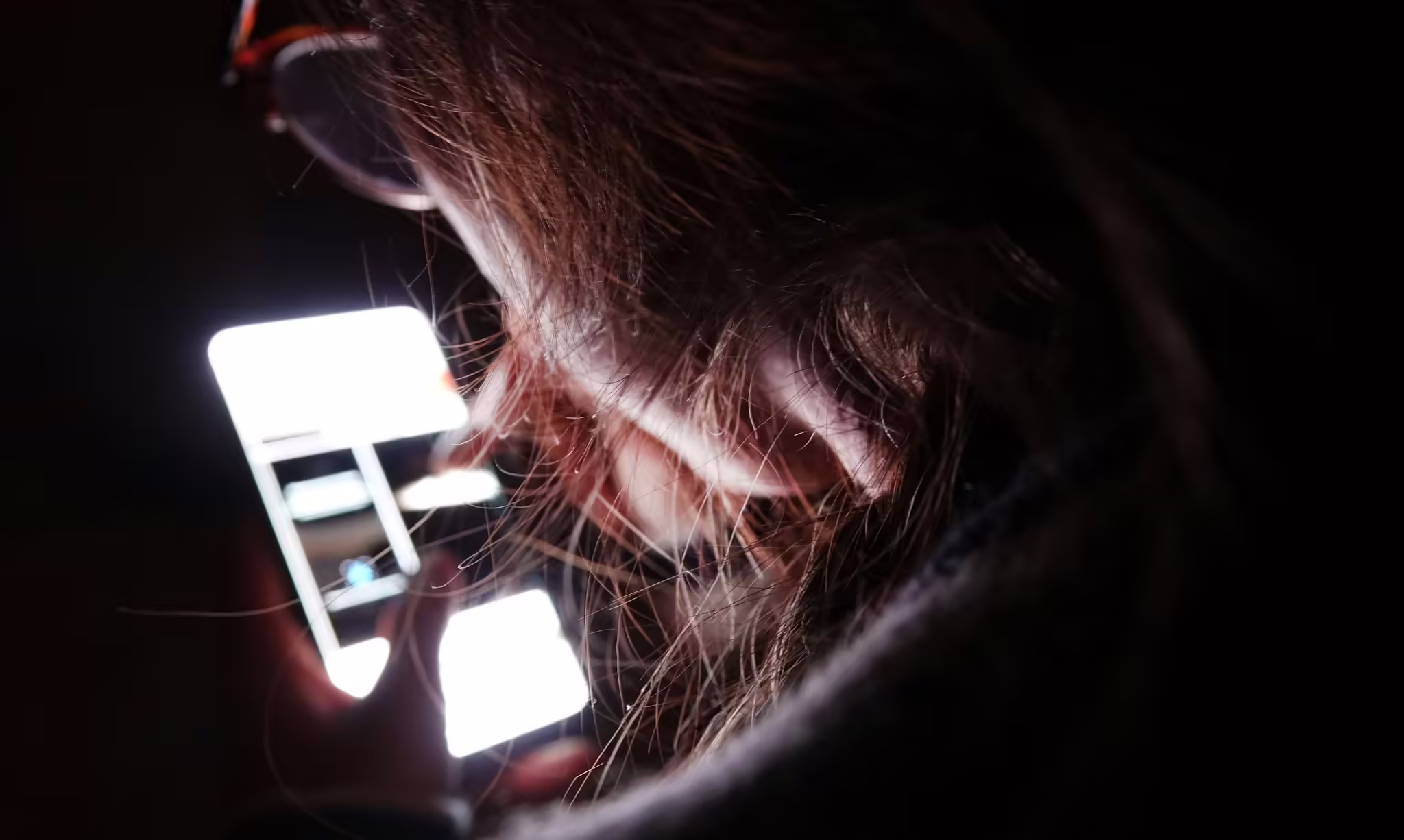 Dark Patterns manipulieren Nutzer im Netz gezielt: durch emotionalen Druck oder versteckte Kosten in scheinbar harmlosen Angeboten.