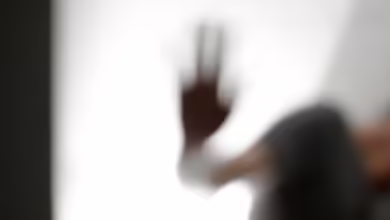 Soziale Isolation, verschlechterte Gesundheit: Die Stigmatisierung ist für Betroffene oft eine enorme zusätzliche Belastung.