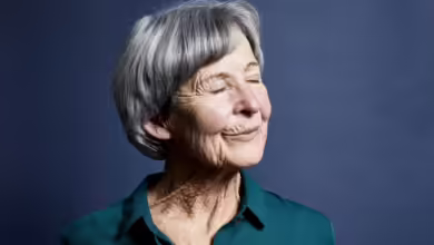 Kleinere und größere Falten schreiben Lebensgeschichte ins Gesicht.