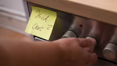 Für Menschen mit Demenz sollte in der privaten Haftpflichtversicherung eine spezielle Klausel enthalten sein.