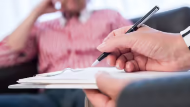 Die Behandlung einer bipolaren Störung basiert auf drei Säulen: Medikamenten, Psychotherapie und Vorbeugung.