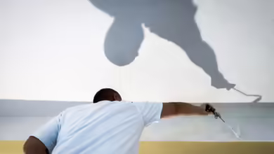 Schrittweise zurück ins Berufsleben: Das Hamburger Modell ermöglicht eine langsame Wiedereingliederung nach einer Erkrankung oder einem Unfall, wobei die Betroffenen weiterhin Krankengeld erhalten und ihre Arbeitszeit schrittweise steigern.