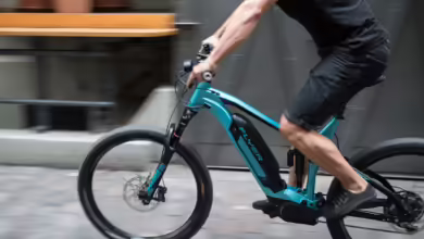 Sieht man immer häufiger: ein E-Mountainbike in der Stadt.